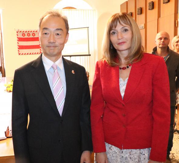 Japonský veľvyslanec spoznáva Prešov cez bonsaje Japonský veľvyslanec spoznáva Prešov cez bonsaje