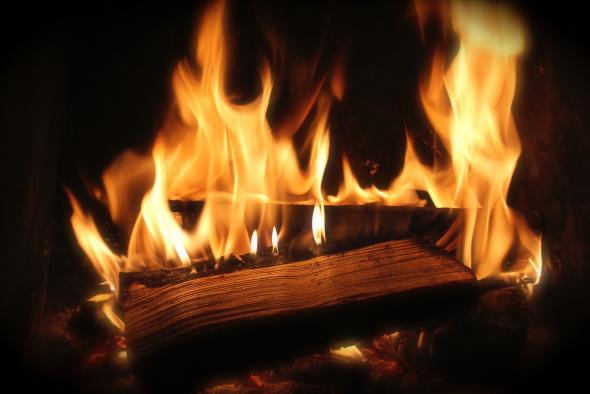 Aj komín môže spôsobiť požiar. Aké pravidlá treba dodržiavať? Aj komín môže spôsobiť požiar. Aké pravidlá treba dodržiavať?
